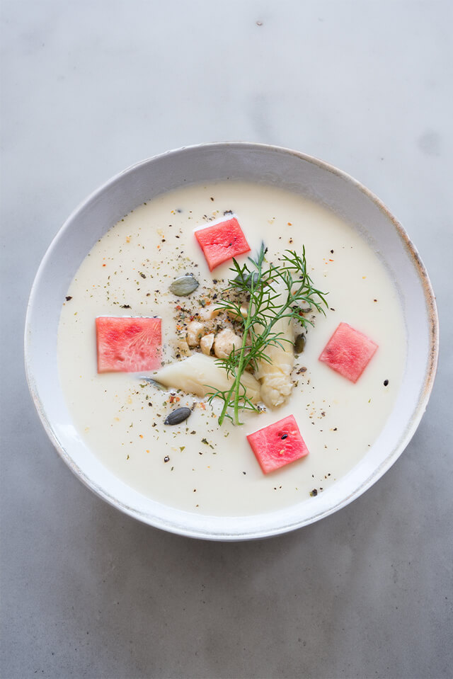 Spargelsuppe mit Wassermelone