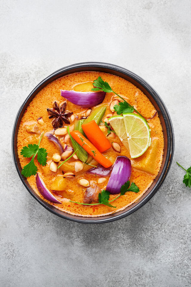 Thai-Kokos-Curry mit Gemüse
