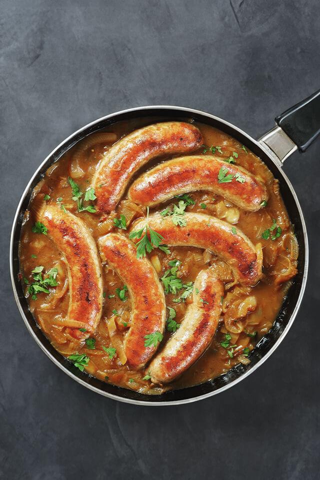 St. Galler Bratwurst mit Zwiebelsauce
